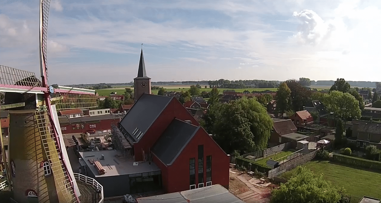 De herbouwde kerk in Hoek