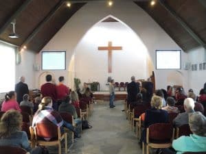 ’s Zaterdags gaan wij naar de kerk