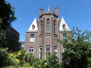 Den Haag tobt met lege kerken