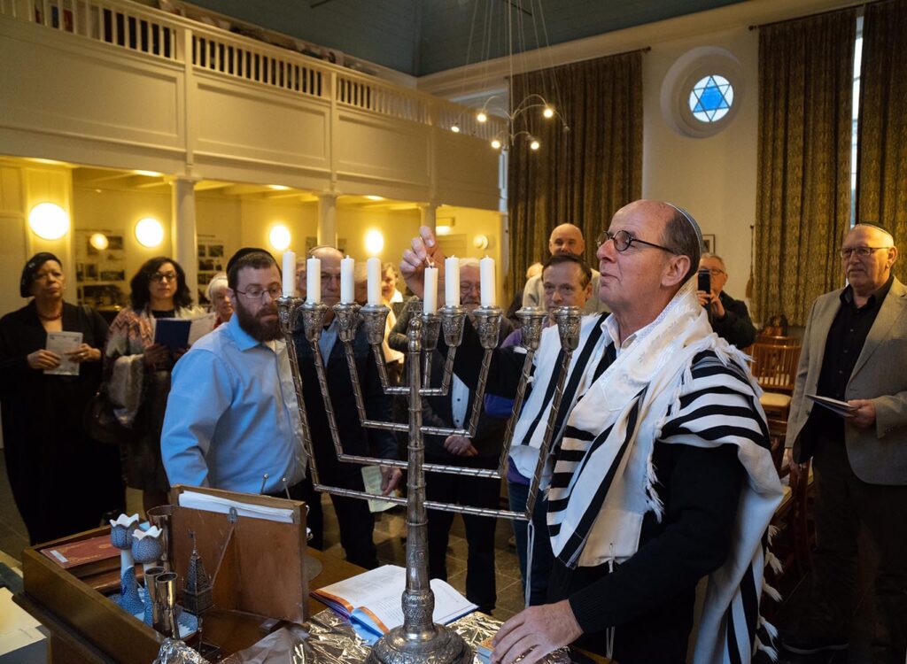 Springlevende Joodse gemeente zoekt donateurs voor nieuwe Thorarol