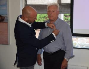 Hervormd Bru eert Wim Verwijs met draaginsigne